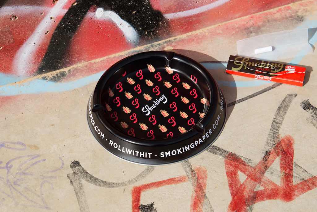 Cenicero Smoking Negro - FLAMES